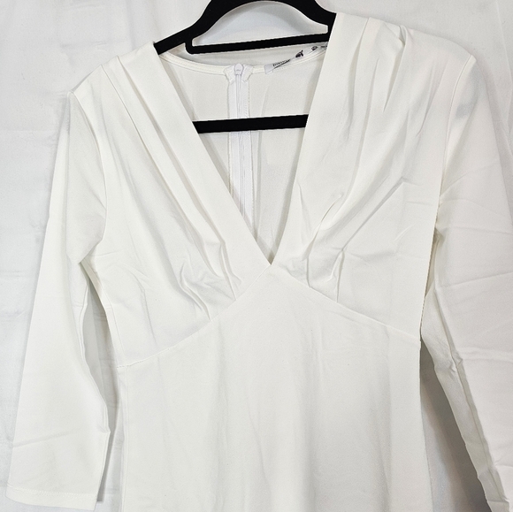 Fraiche V-neck Mini-dress in size Small White with 3/4 length sleeves NWT - Picture 3 of 7
